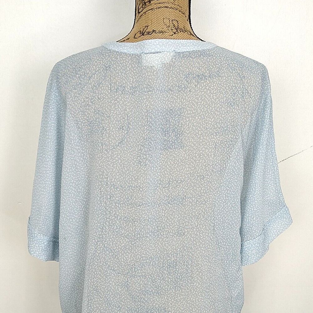 Two by Vince Camuto Womens sz M Top Blue Abstract Sheer VNeck 3/4 Sleeve Blouse - Picture 5 of 8
